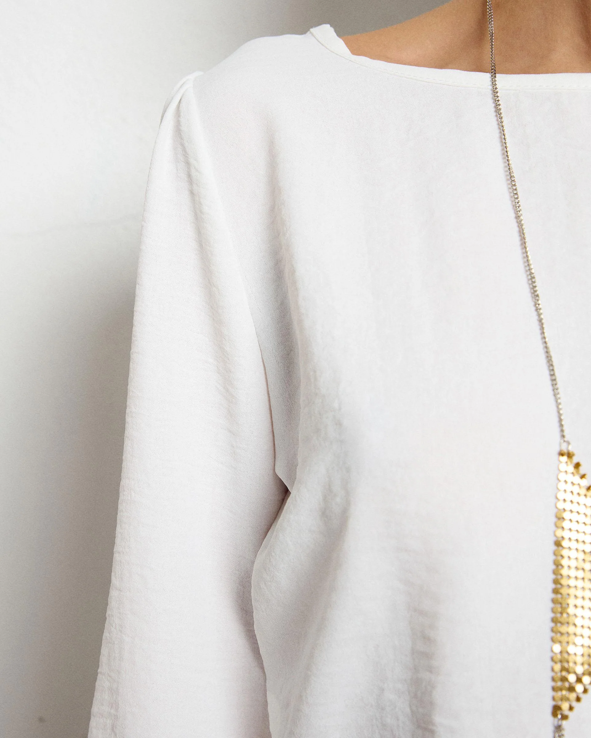 Blusa Básica Cuello Redondo Blanca - Image 5