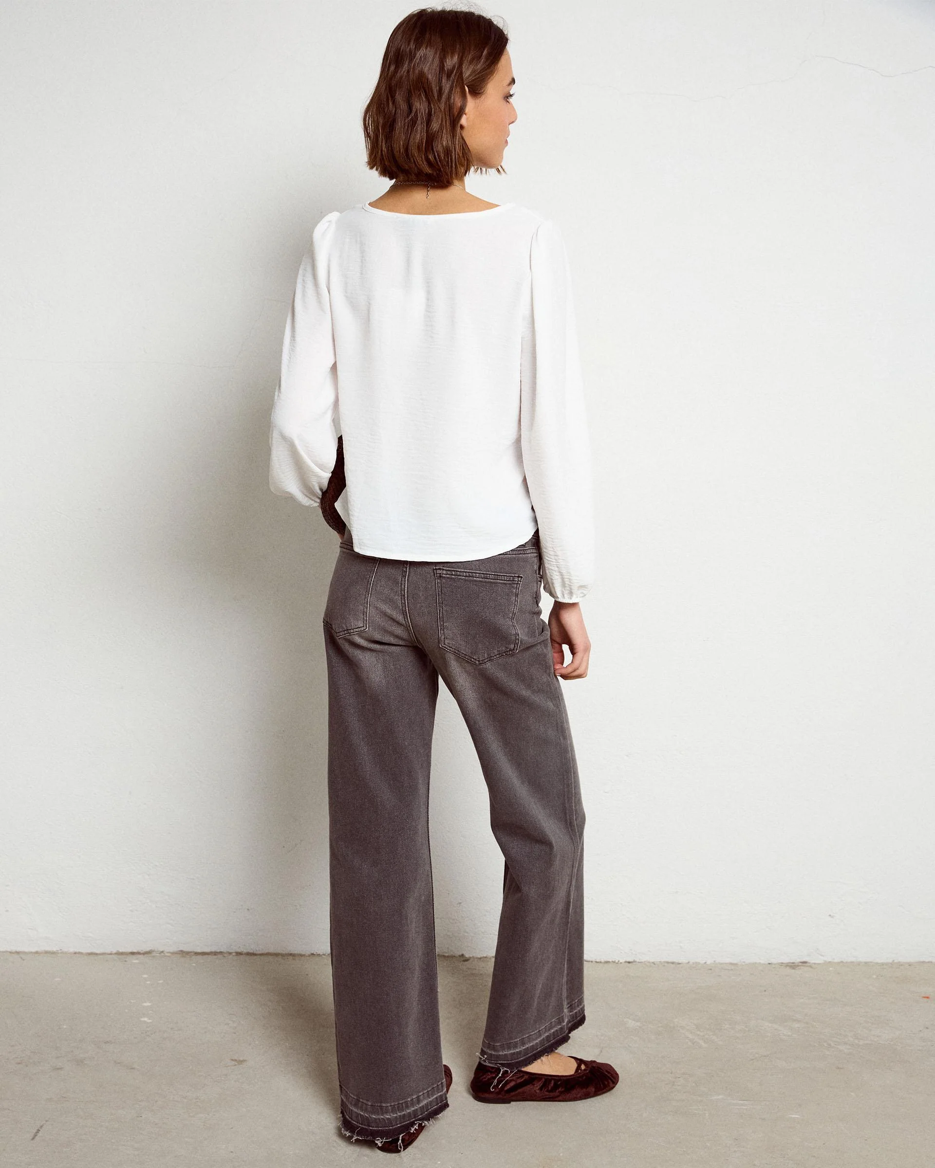 Blusa Básica Cuello Redondo Blanca - Image 7