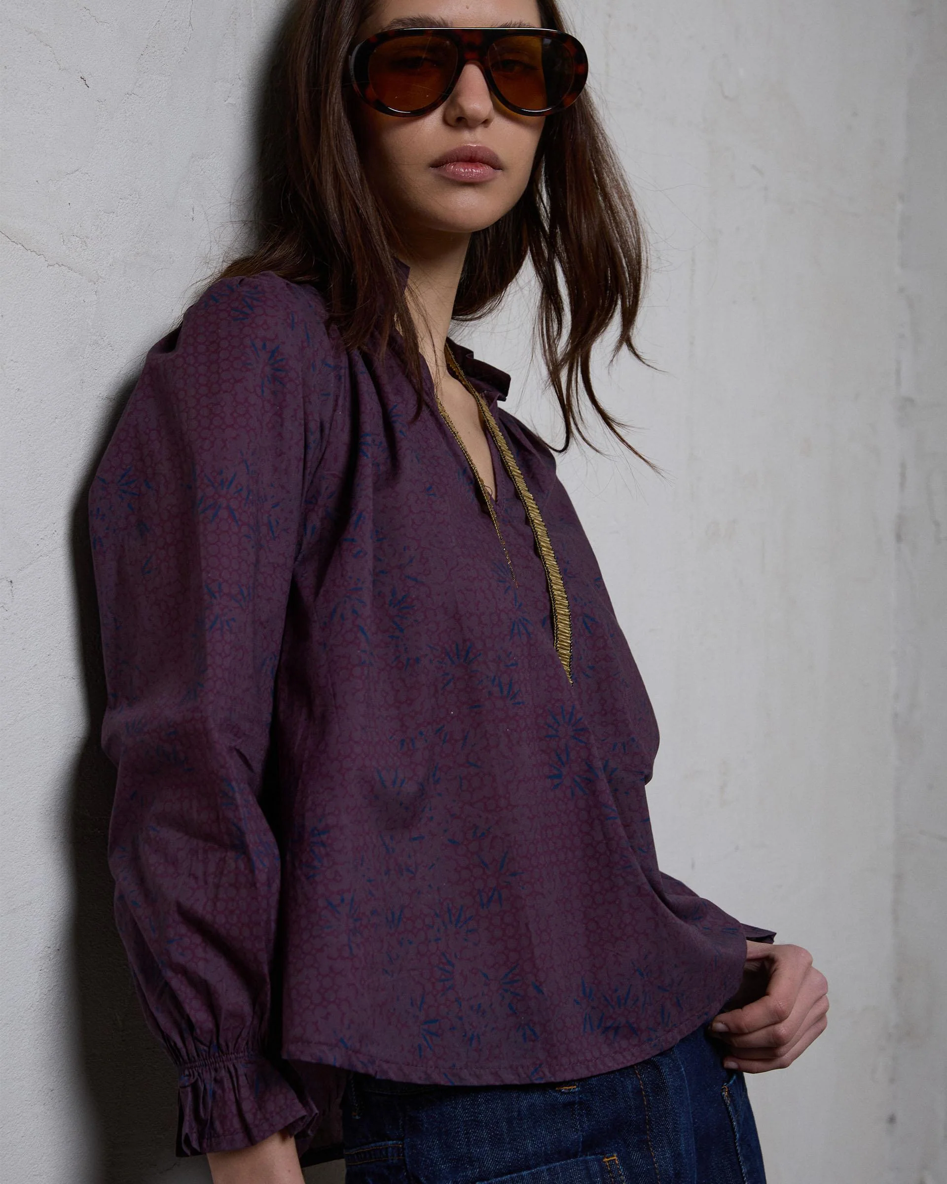 Blusa Escote Pico Estampada Morado - Image 5