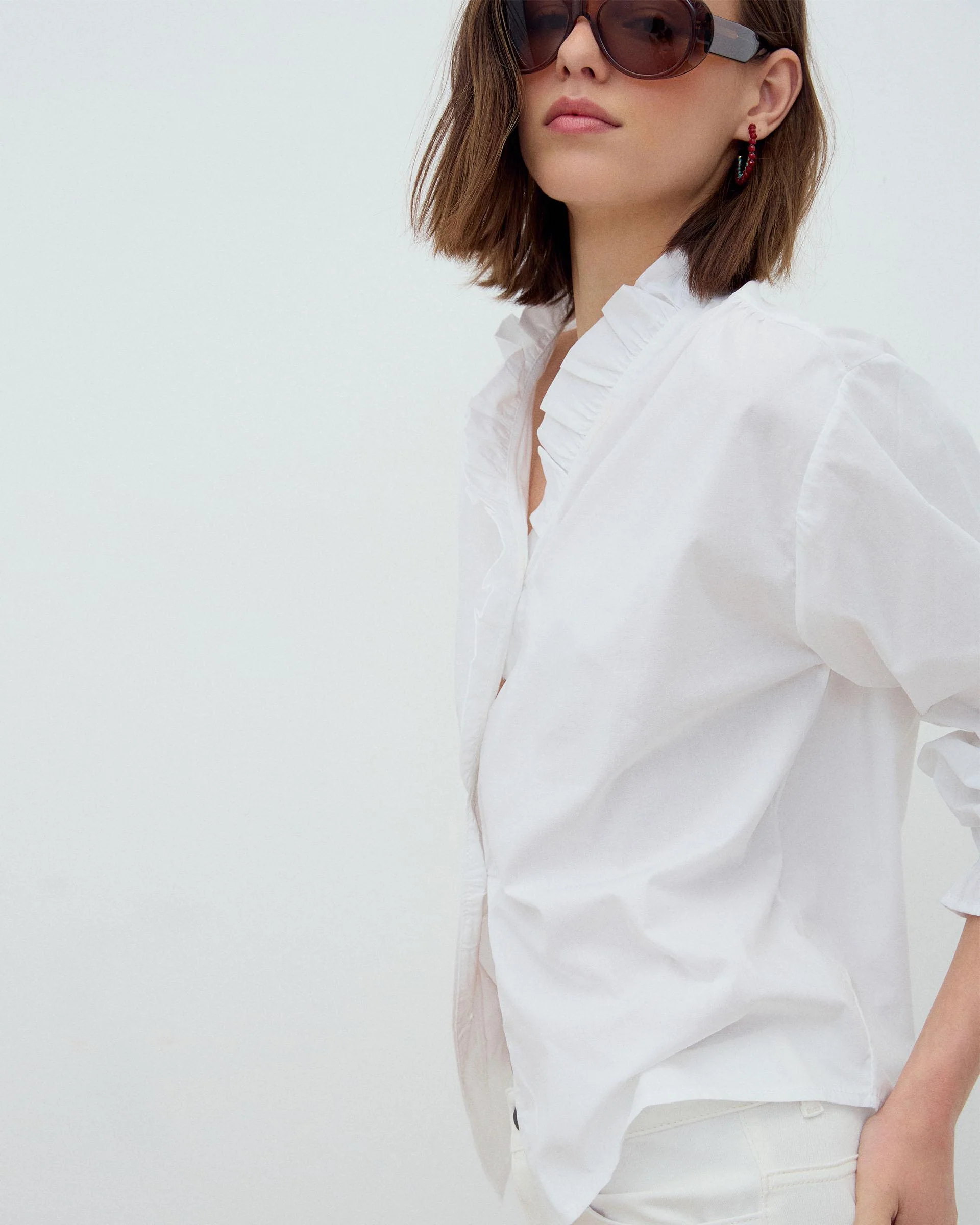 Blusa Escote Pico Volante Blanca - Image 5