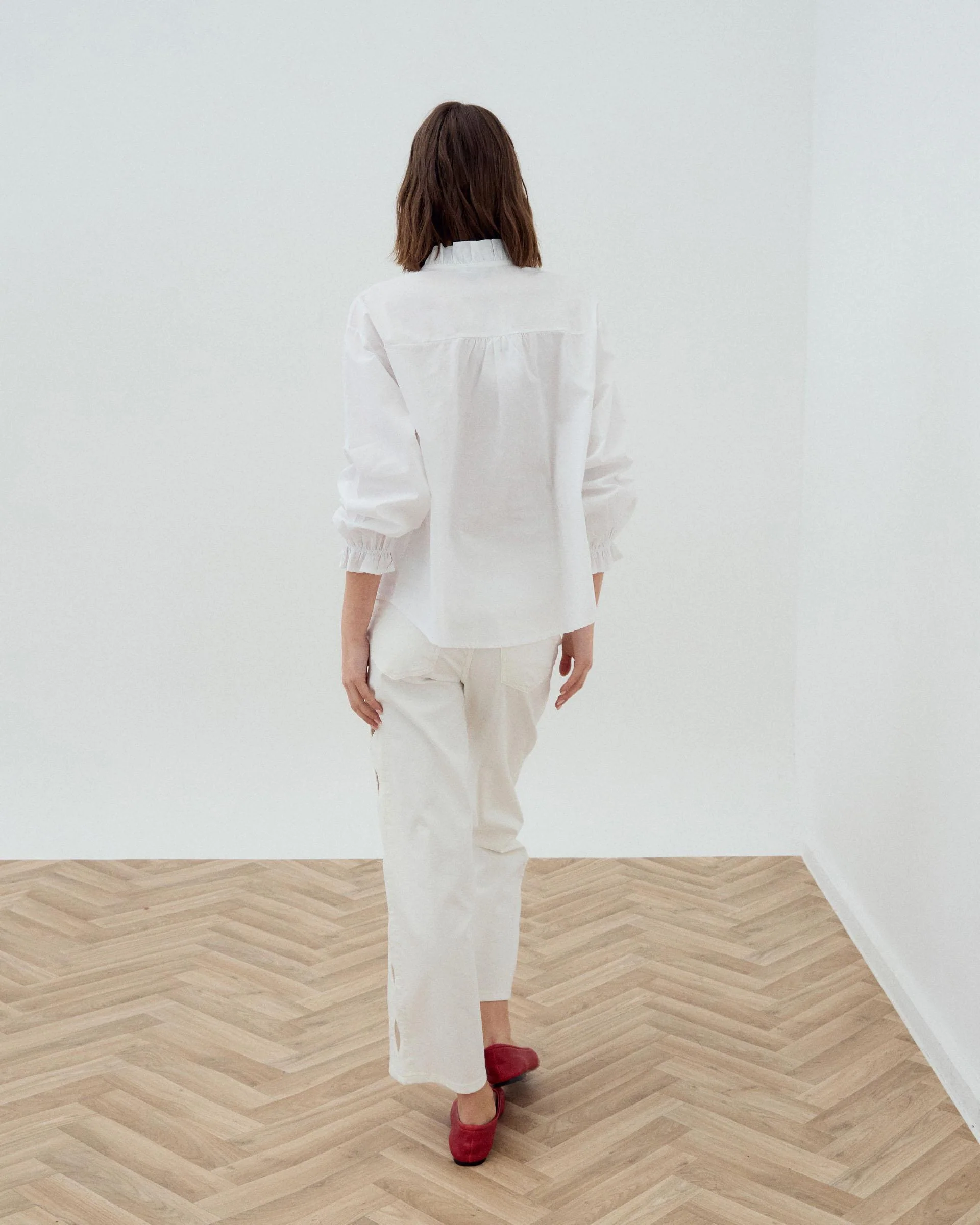 Blusa Escote Pico Volante Blanca - Image 6