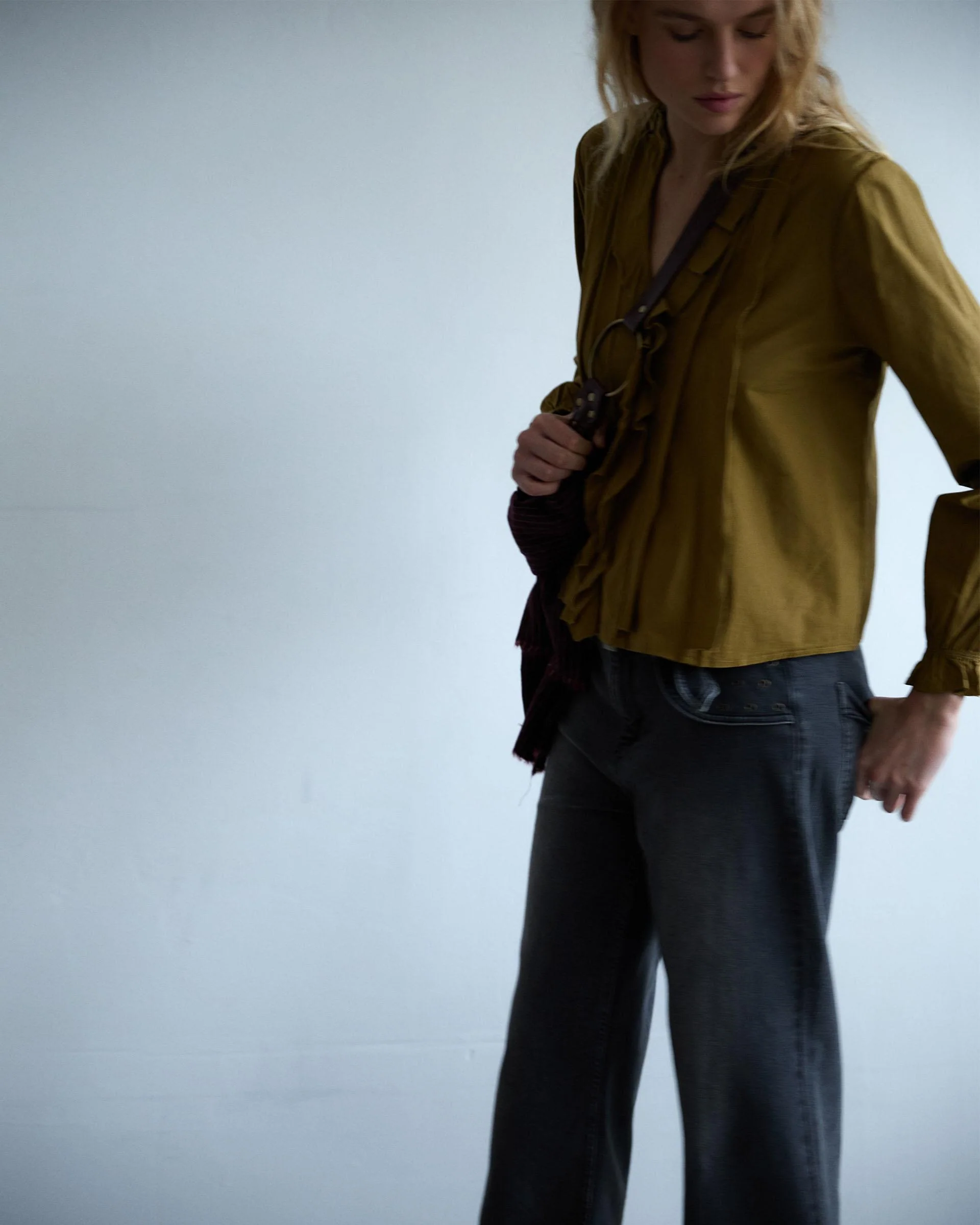 Blusa Escote Pico Volantes Verde - Image 6
