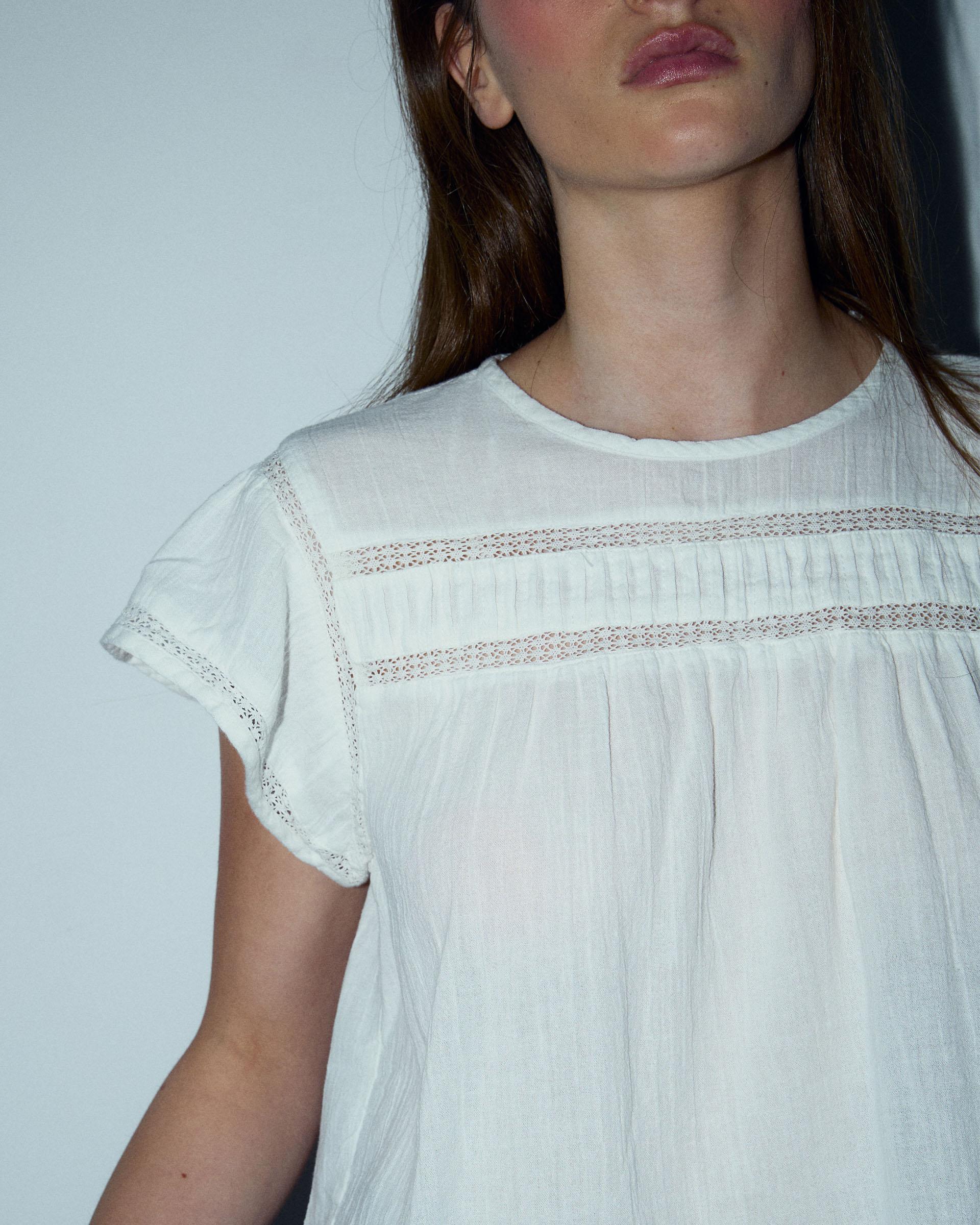 Blusa Manga Corta Puntillas Delantero Blanca - Image 3