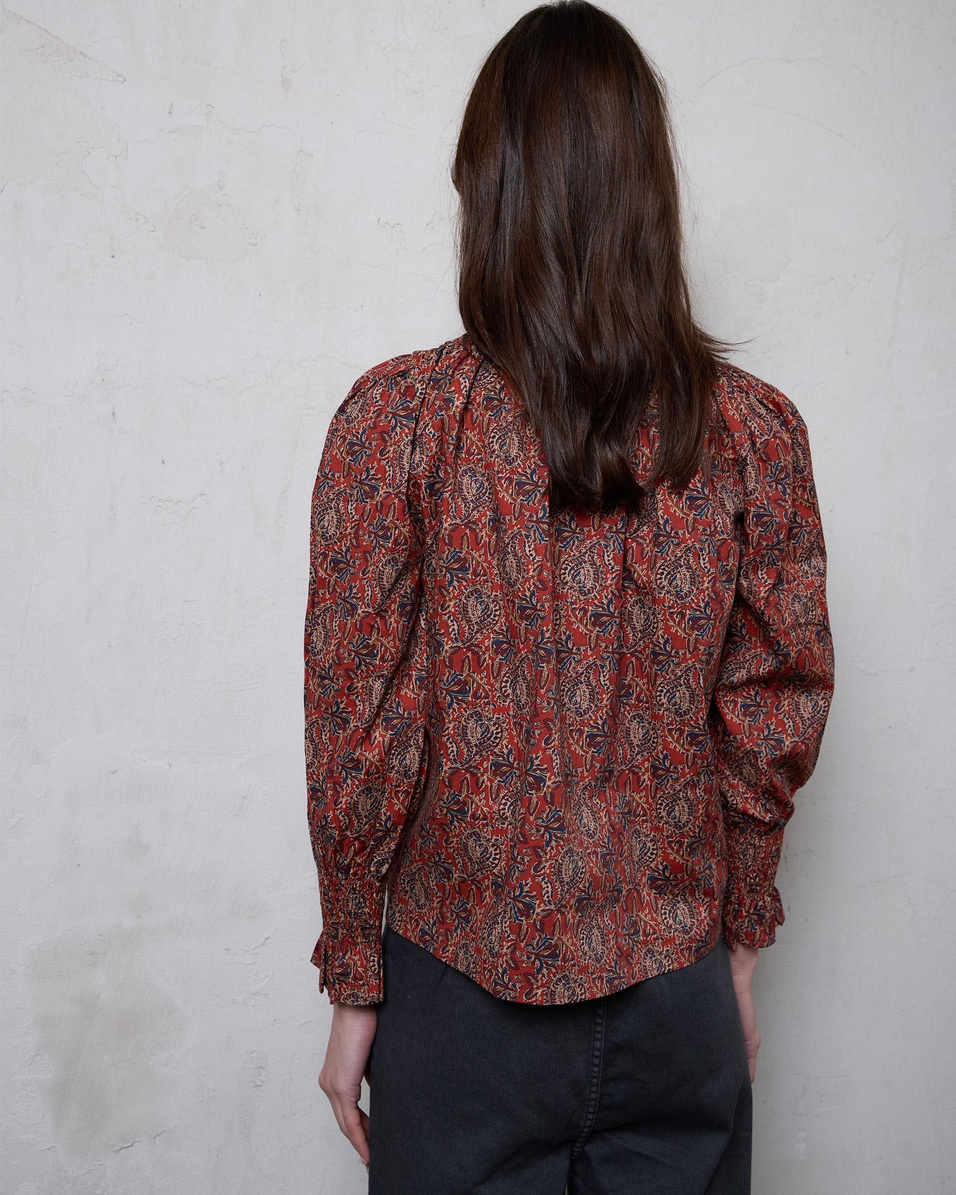 Blusa Nido De Abeja Cuello Estampada Granate - Image 5