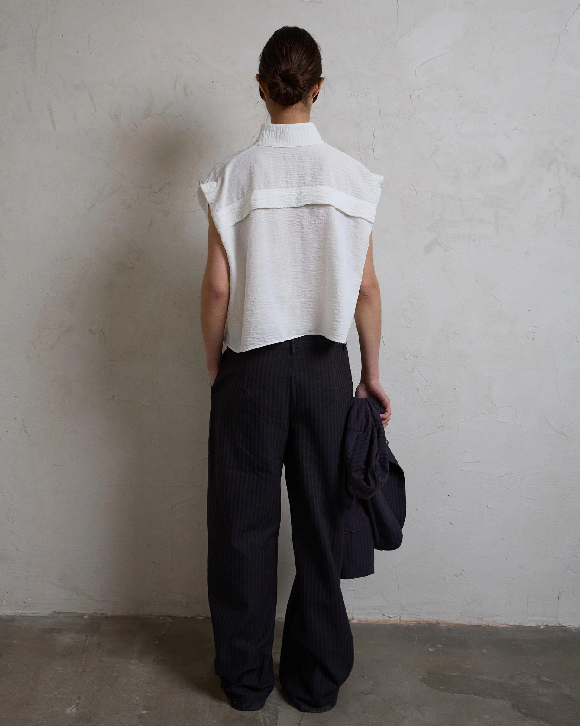 Blusa Sin Mangas Hombreras Blanca - Image 5