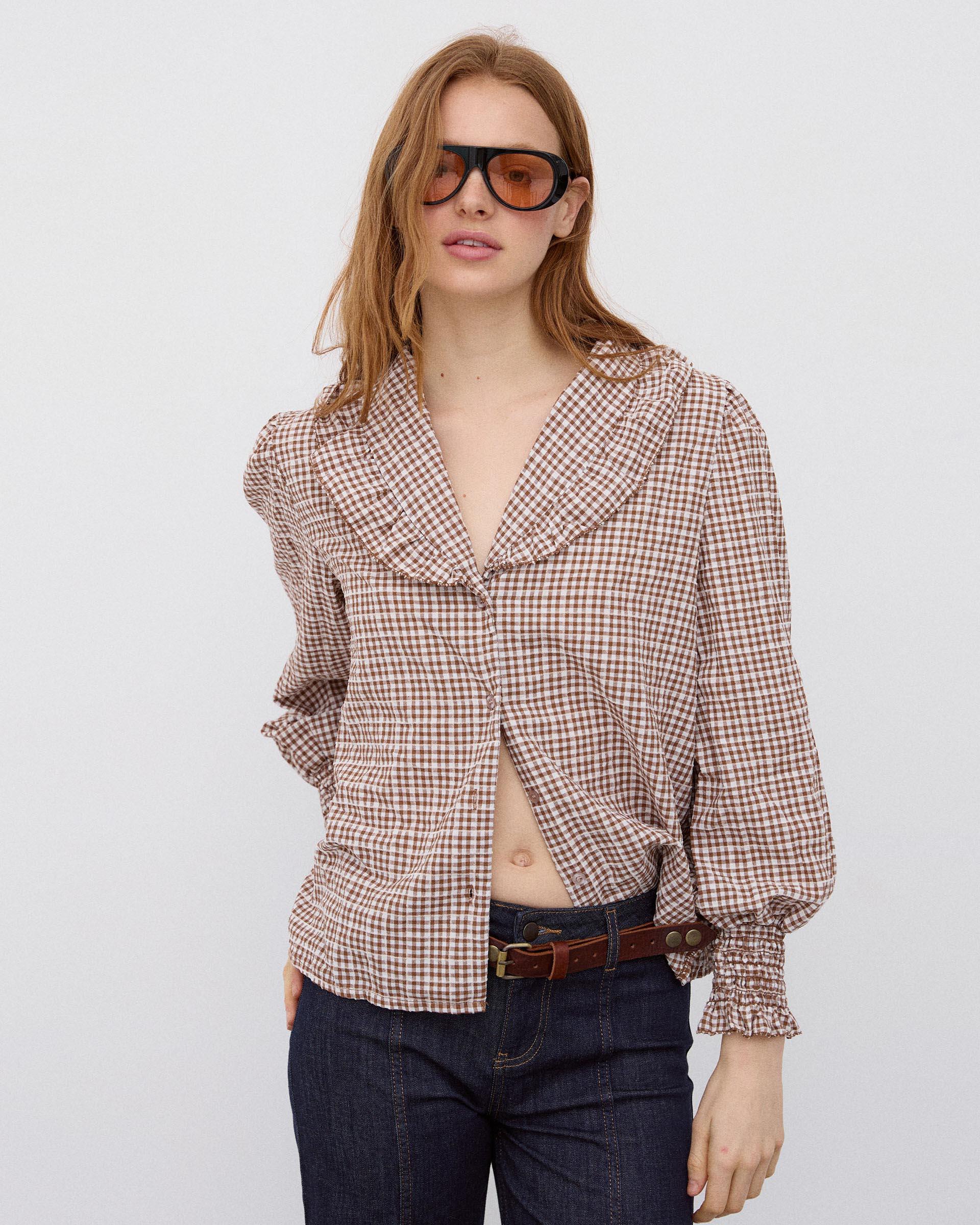 Blusa Volante Cuello Vichy Marrón - Image 3