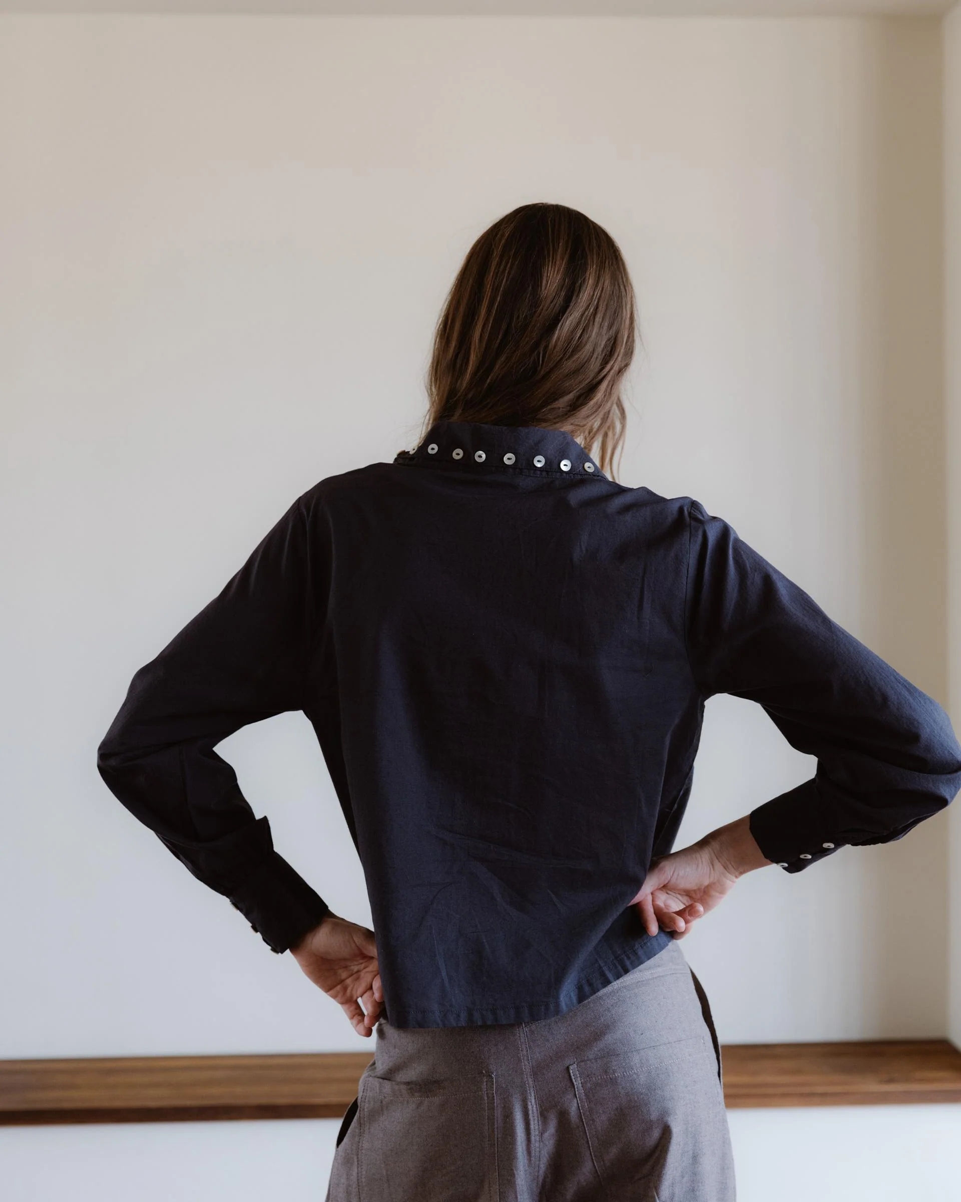 Camisa Botones Nacar Antracita - Image 8