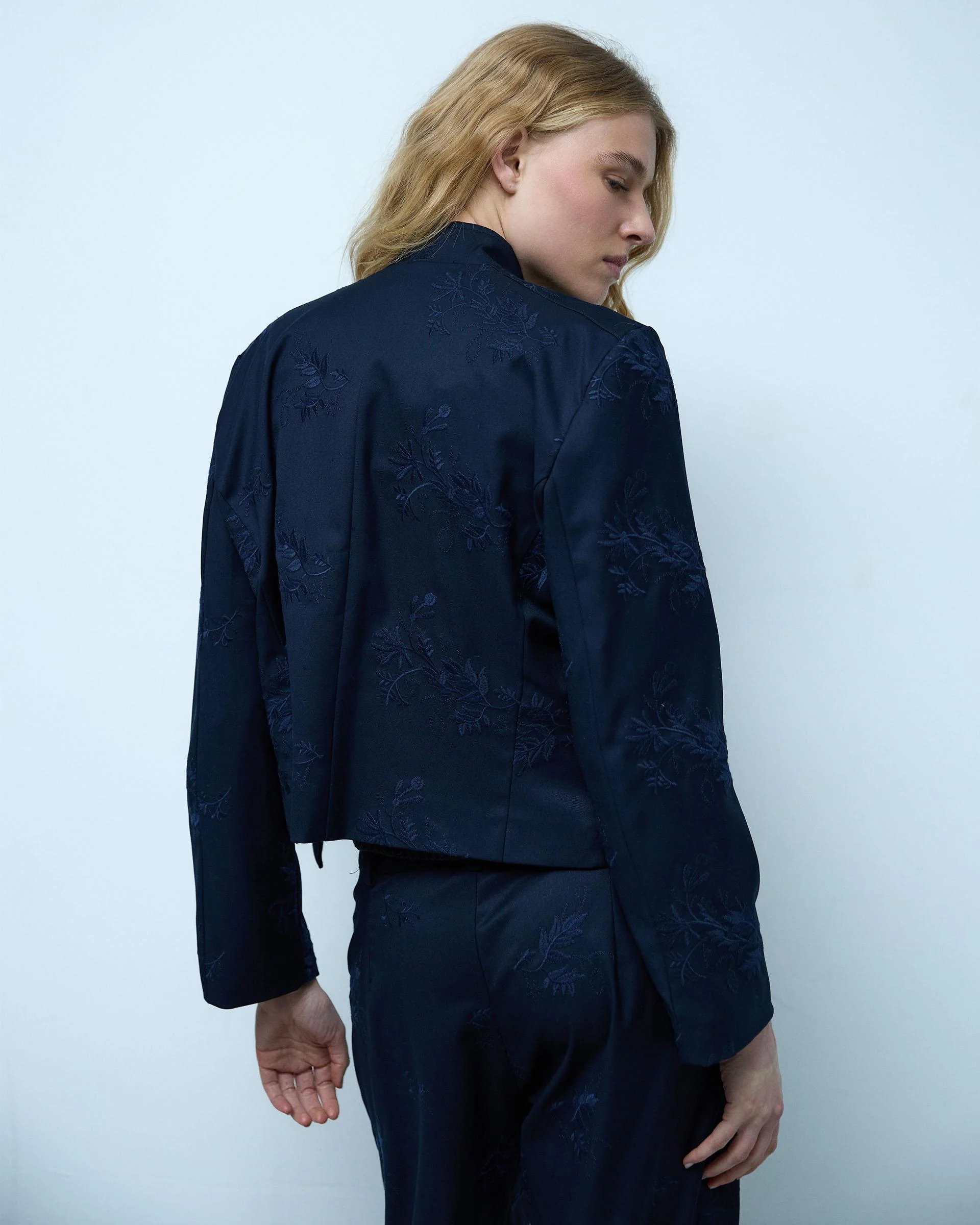 Chaqueta Bordados Florales Azul Oscuro - Image 6