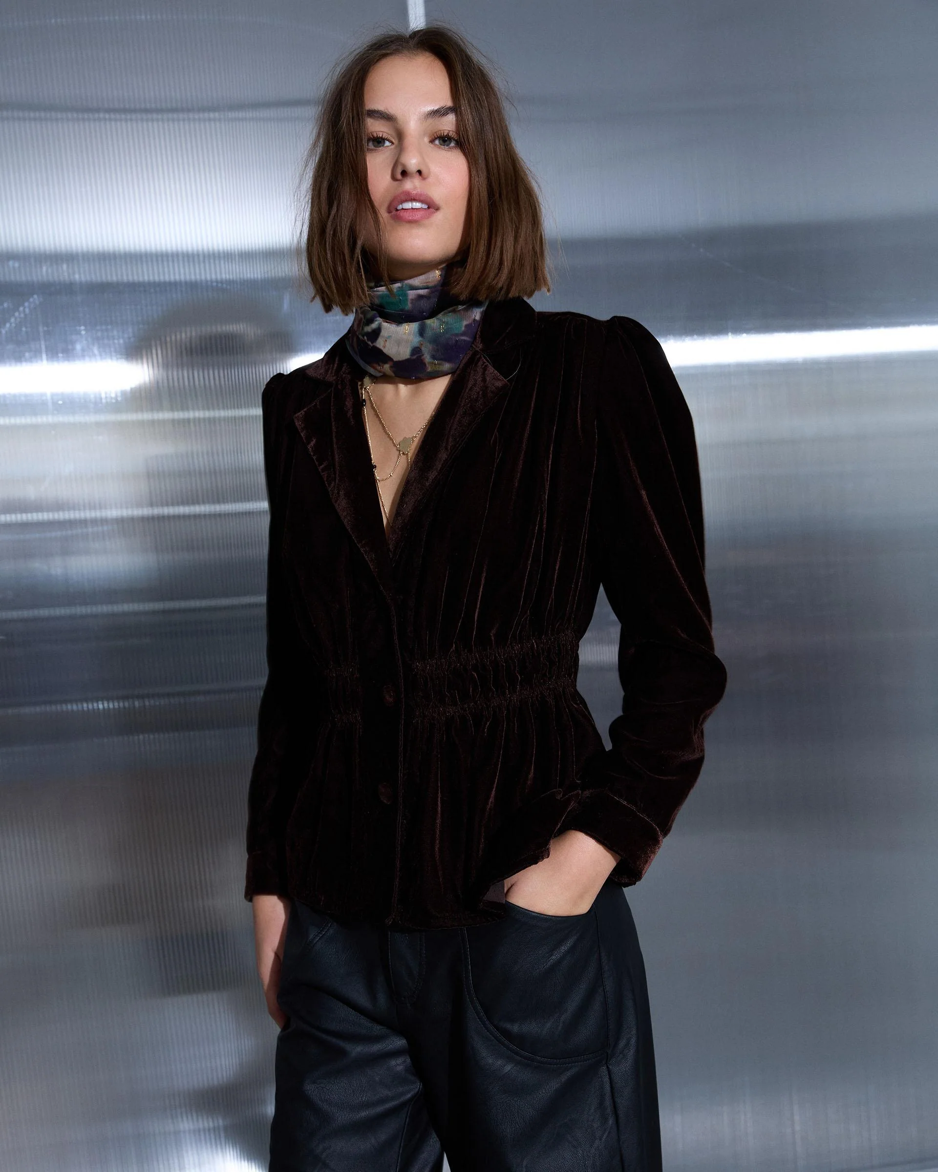 Chaqueta Terciopelo Frunces Marrón - Image 5