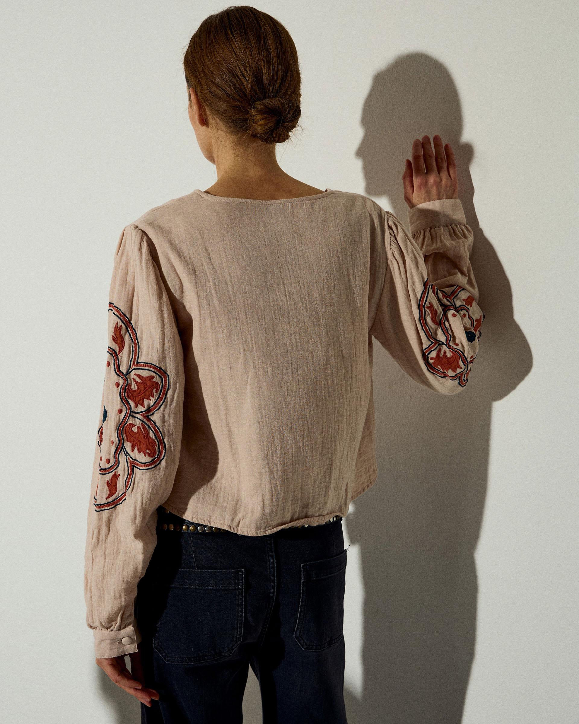 Sobrecamisa Bordados Étnicos Rosa Palo - Image 6