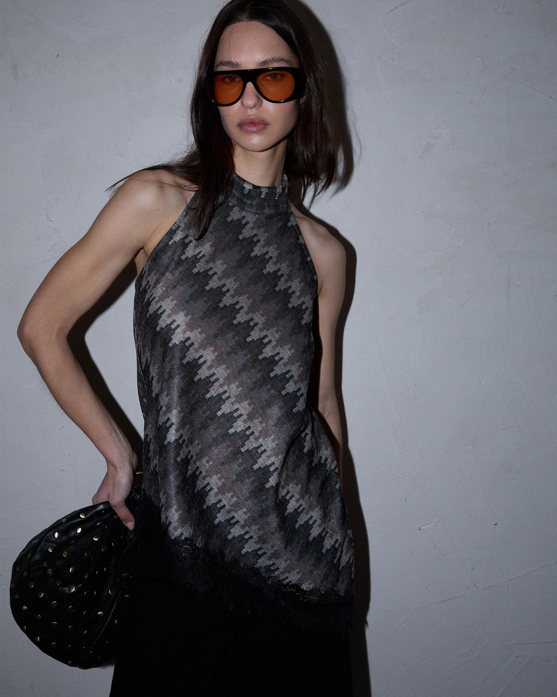 Top Zig Zag Asimétrico Gris - Image 3
