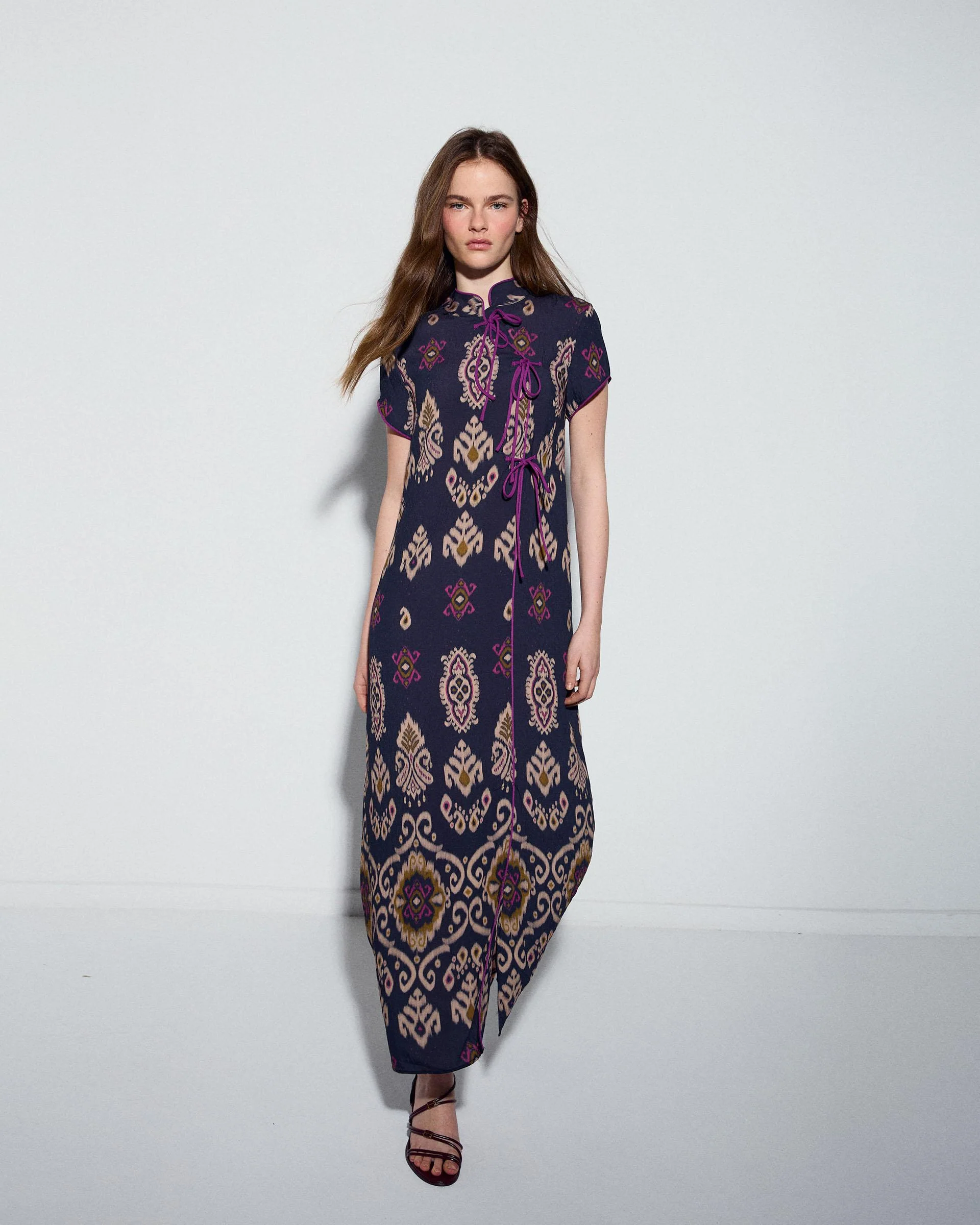 Vestido Lazadas Estampado Étnico Azul Oscuro - Image 4